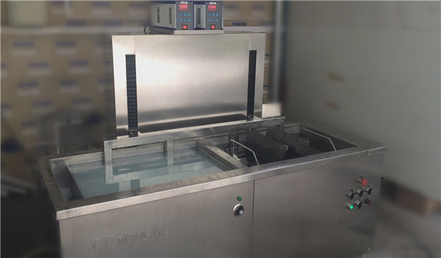 全自動夾治具、載具超聲波水基清洗過程(B).jpg 全自動夾治具、載具超聲波水基清洗過程(B).jpg