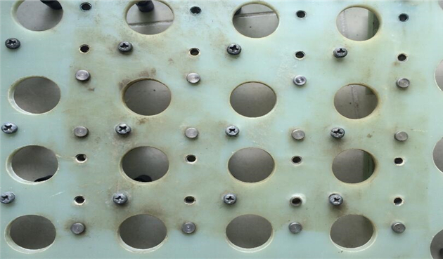 波峰焊治具清洗前.jpg 波峰焊治具清洗前.jpg